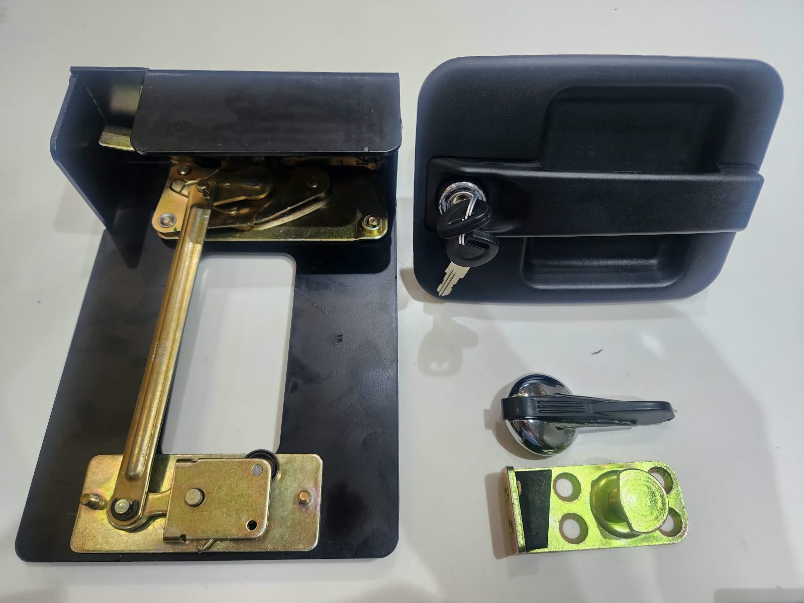 7 IN 1 DOOR LOCK KIT (LATCH WITH BOX)  ASHOK LEYLAND BUSBUS